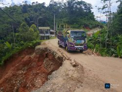 Tiga Titik Jalan Cikumpay Ciparay Nyaris Putus, Warga Berharap PUPR Segera Bertindak
