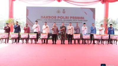 Jelang Ramadan, Kapolri dan Panglima TNI Bagikan Bantuan Sosial 