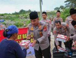 Kapolres Lebak Berbagi Nasi Kotak dengan Pemulung di TPS Dengung