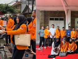 Mahasiswa Universitas Prima Graha Berbagi Takjil untuk Pengguna Jalan di Kota Serang