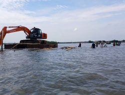 Pemprov Banten Bongkar Sisa Pagar Laut di Desa Kohod