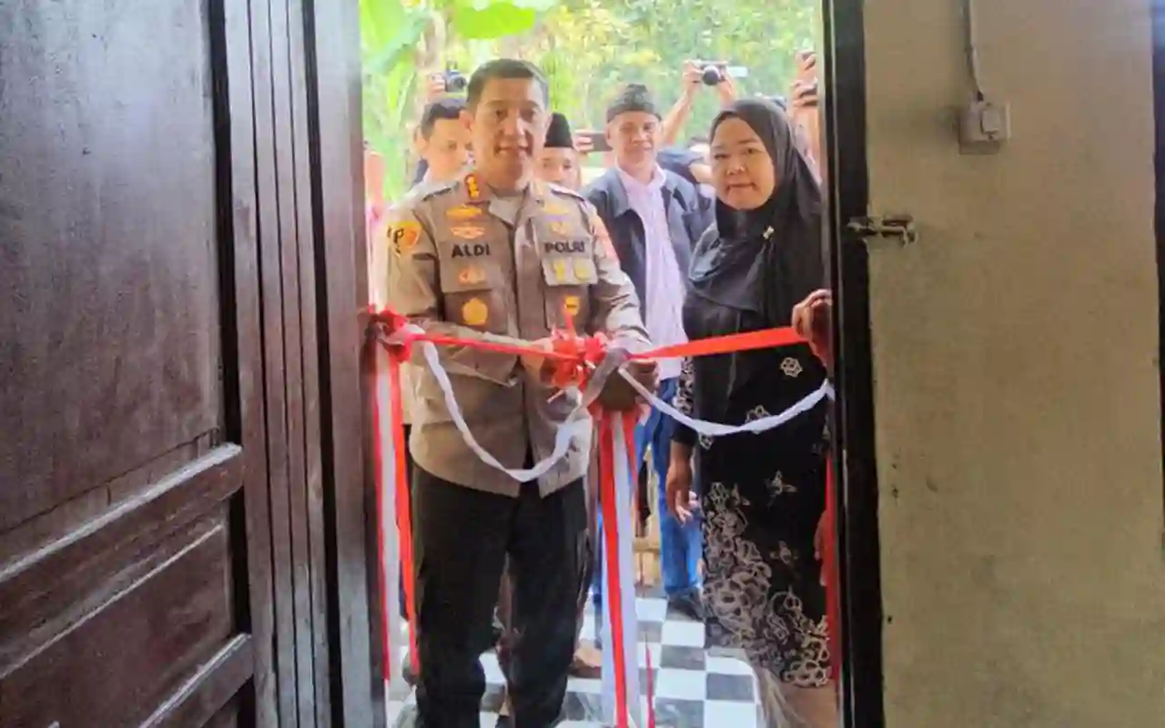 30 Juta Terkumpul, Polisi di Bandung Ini Bangun Rumah Korban Gempa Tanpa Anggaran Negara