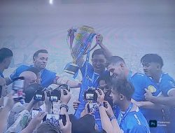 Persib Bandung Tutup Musim, Kemenangan Dramatis atas Persis Solo dan Resmi Angkat Trofi Juara Liga 1