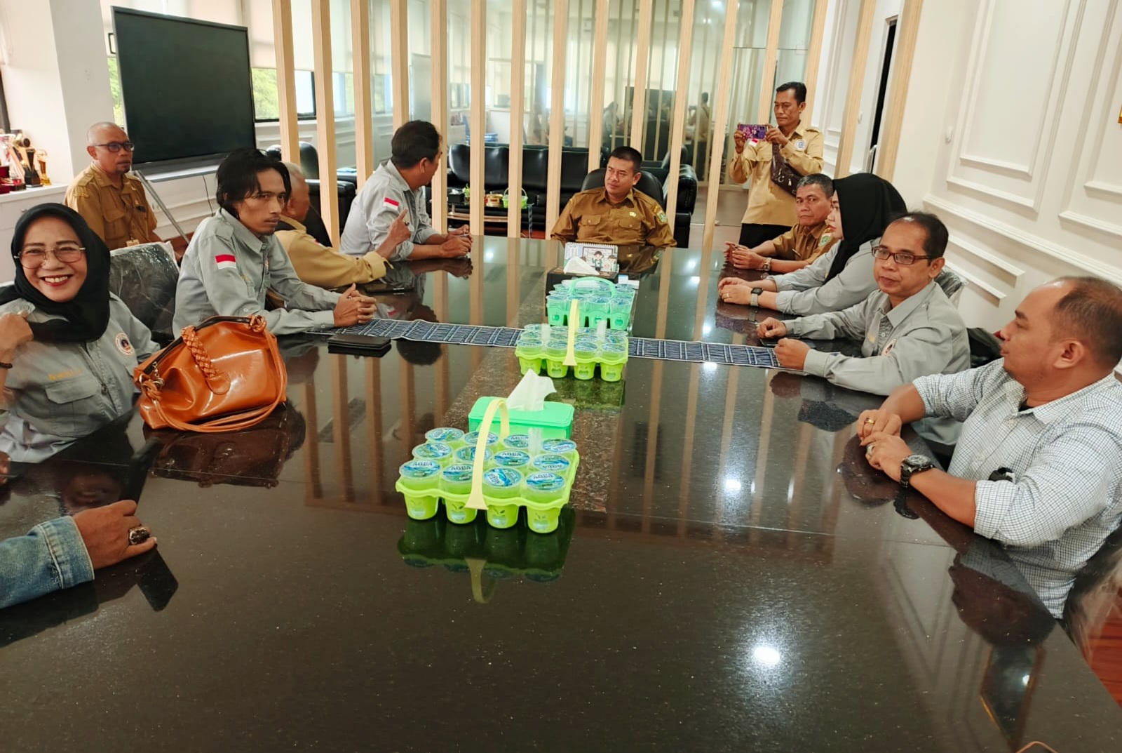 Perwakilan Forum Wartawan Banten (FWB) saat audiensi dengan Diskominfo Provinsi Banten membahas transparansi dan keadilan anggaran publikasi.