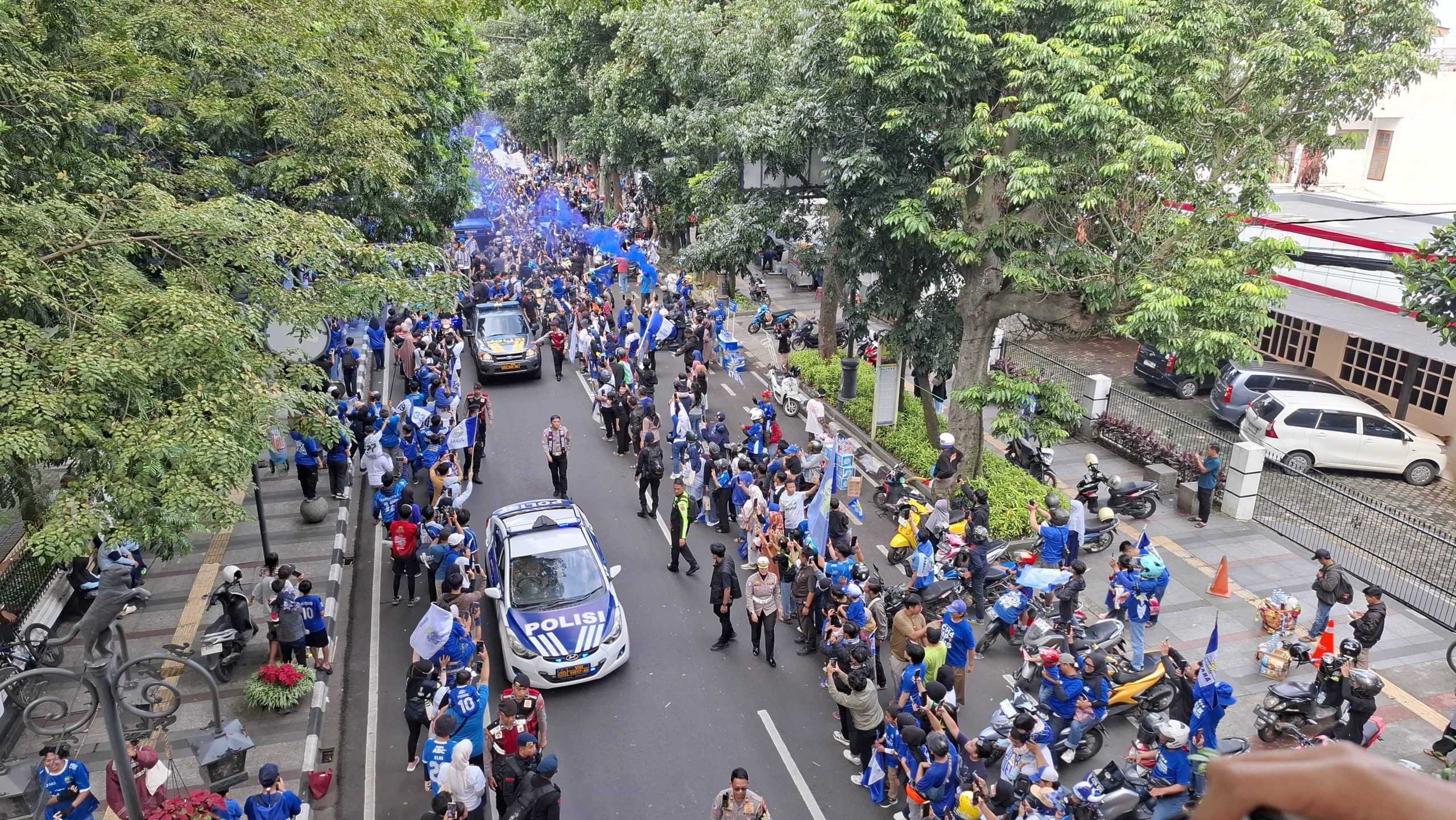 polda-jabar-amankan-pawai-persib-bandung
