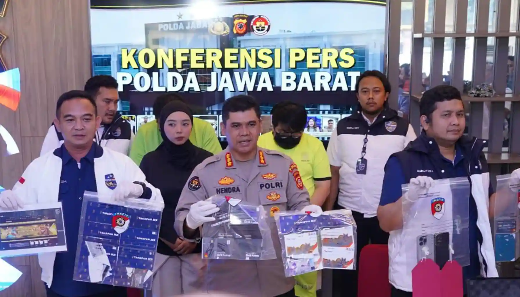Bongkar Jaringan Judi Online Kamboja! Promosi Pakai Nama “Coach STY”, Dua Pria Ditangkap