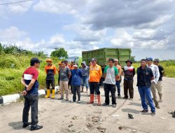 Dinas Lingkungan Hidup Melaksanakan Kegiatan Gotong Royong Sampah Liar di Kota Serang
