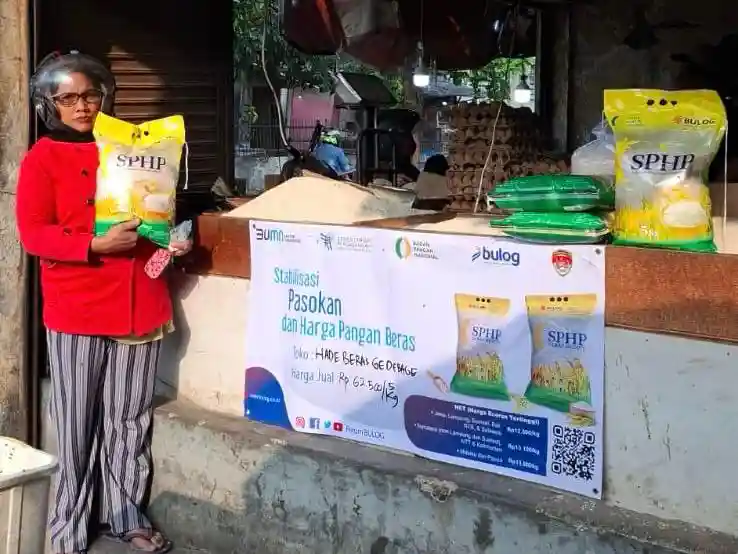Bulog Jabar Distribusikan Beras SPHP ke Pasar hingga Akhir
