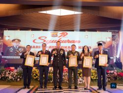 Hari Bhayangkara ke 79, Andra Soni Terima Penghargaan dari Polda Banten 