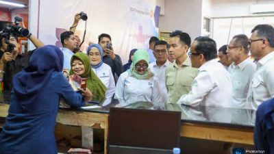 Gubernur Banten Dampingi Wapres Gibran Tinjau Penyaluran BSU di Kota Tangerang