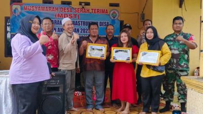 Kepala Desa Curugbadak Serahkan Hasil Pembangunan Jalan Paving Block Lewat MDST 2025