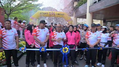 Polda Jabar Gelar Jalan Santai dan Hiburan di Hari Bhayangkara