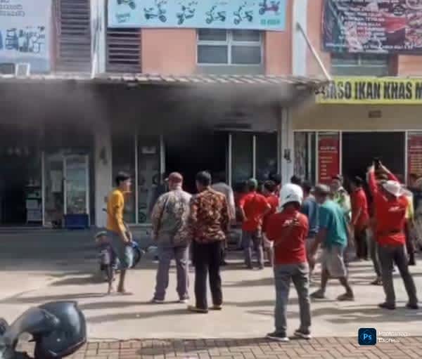 Video Kebakaran Ruko di Citra Maja Viral, Petugas Bergerak Cepat