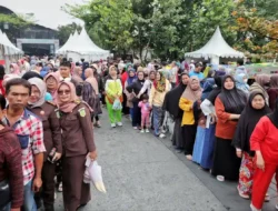 Sembako Murah Warnai HUT Bhakti Adhyaksa di Kota Bandung