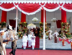 HUT ke-80 RI di Bandung, Duplikat Bendera Pusaka Dibawa dengan Kereta Kencana