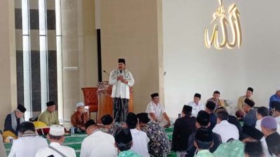 KH Bazary Ajak Umat Meneladani Akhlak Rasulullah dalam Maulid Nabi di Masjid Ar Rahman CMC 2